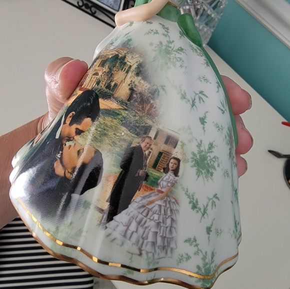 Bradford Scarlett O'Hara Figurine - Picture 6 of 9